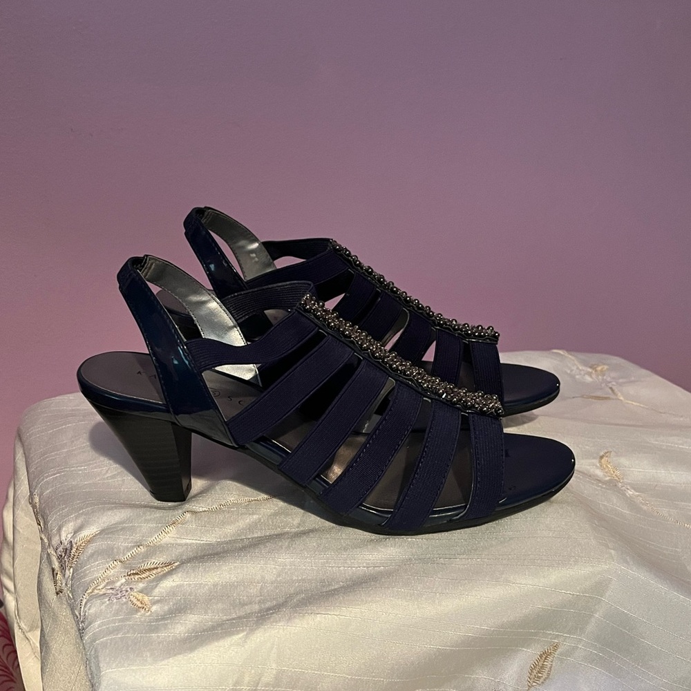 Karen Scott Navy dress sandals. Size 7 1/2M. - Picture 5 of 5